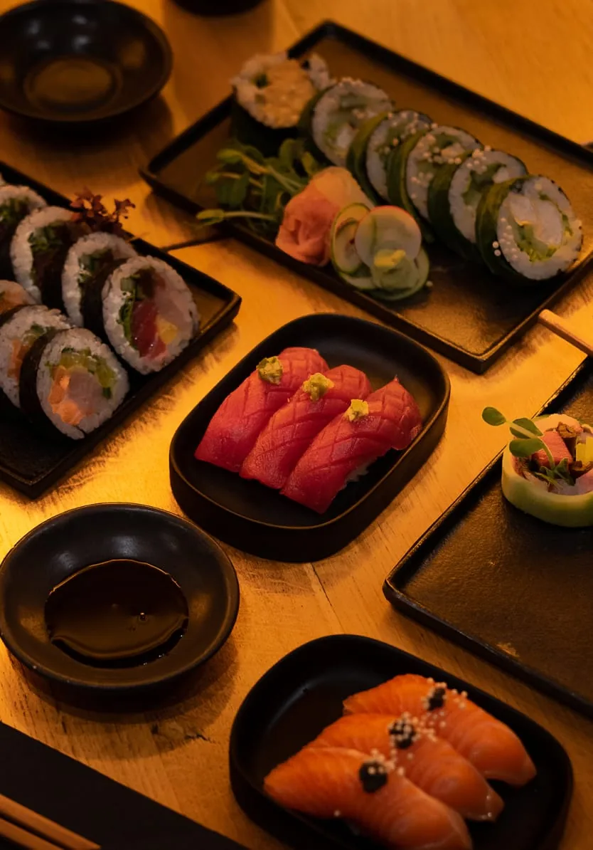 Platery sushi na event firmowy w Warszawie — catering Sushi Zushi