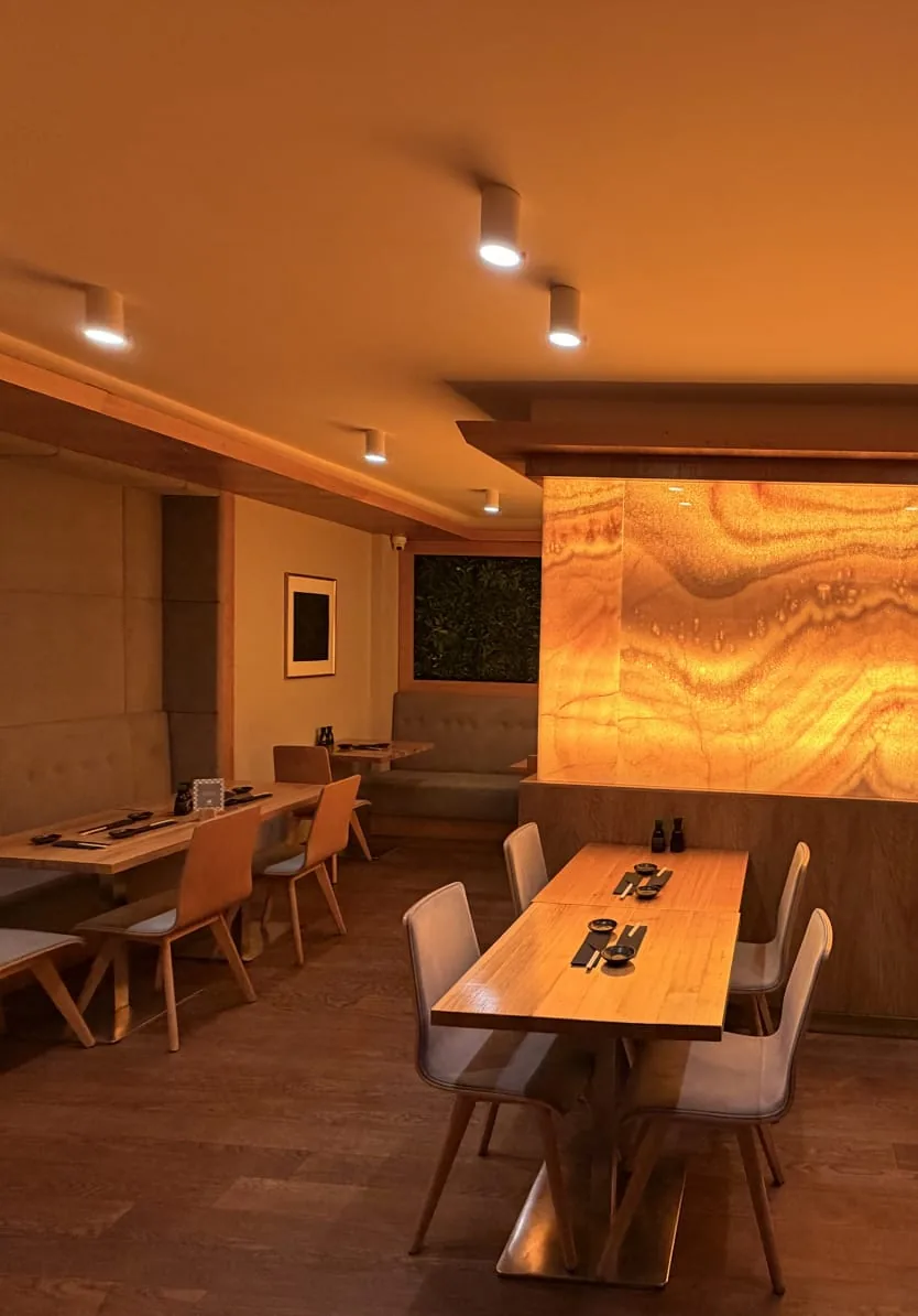 Restauracja Sushi Zushi Żurawia — wejście do lokalu