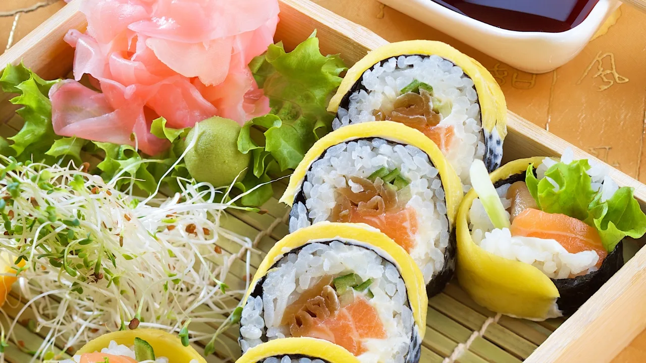 Postępowe sushi: Kiedy tradycja spotyka innowację.