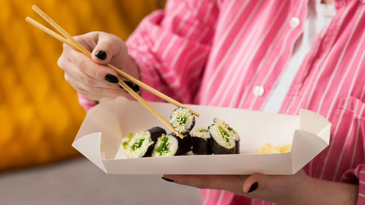Sushi na lunch do pracy - poznaj najlepsze pomysły na szybki posiłek!