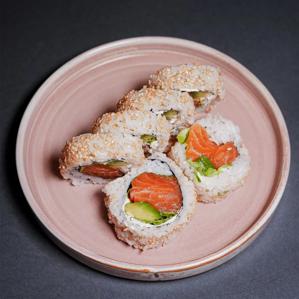 California maki z łososiem